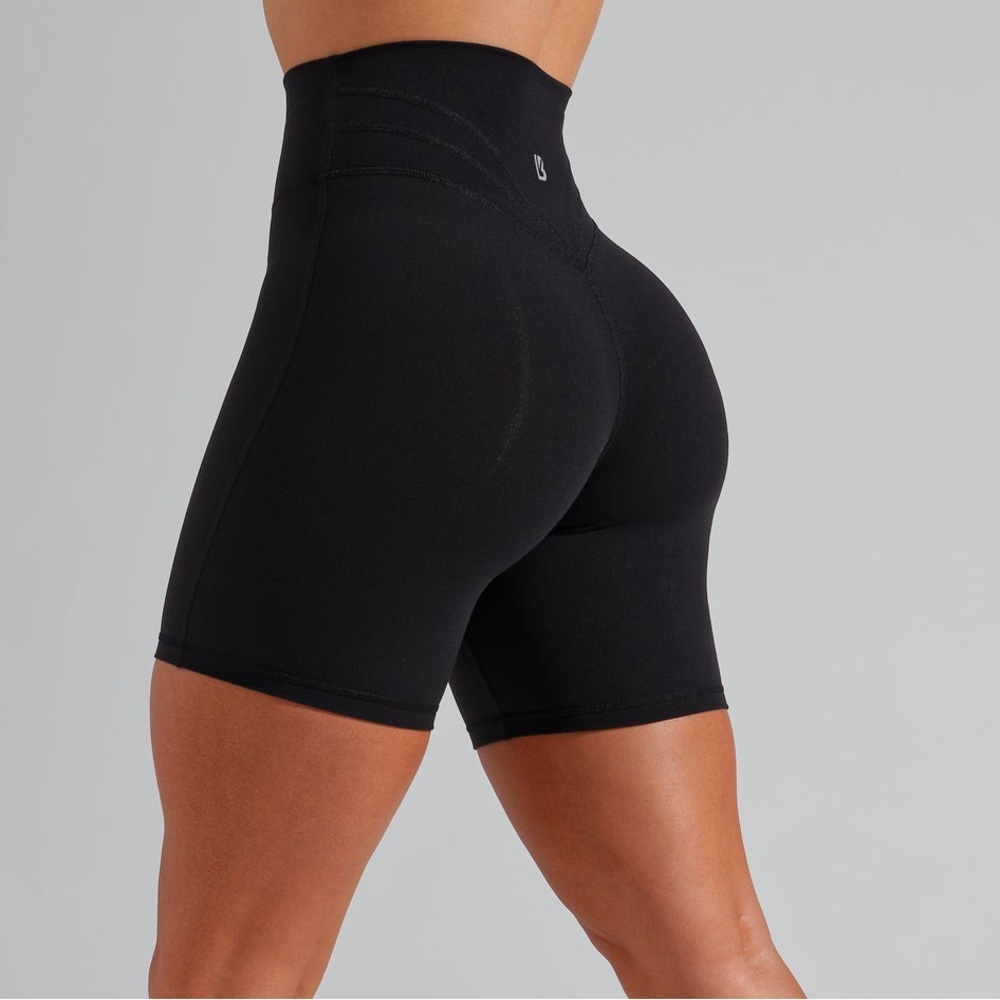 BuffBunny Legacy Shorts 6”